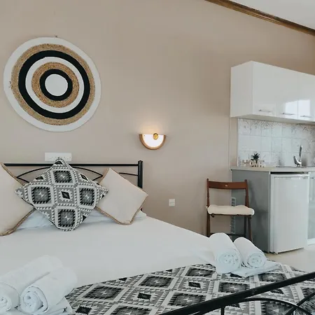 Alexandra מלון דירות