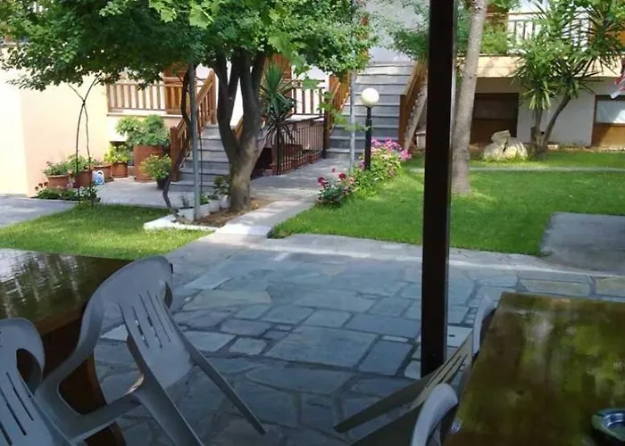 亚历山德拉公寓式酒店 *